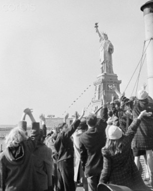 Children Waving to Statue of Liberty